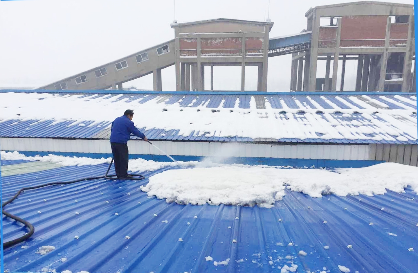 清除煤棚積雪 武義龍手機(jī)作品