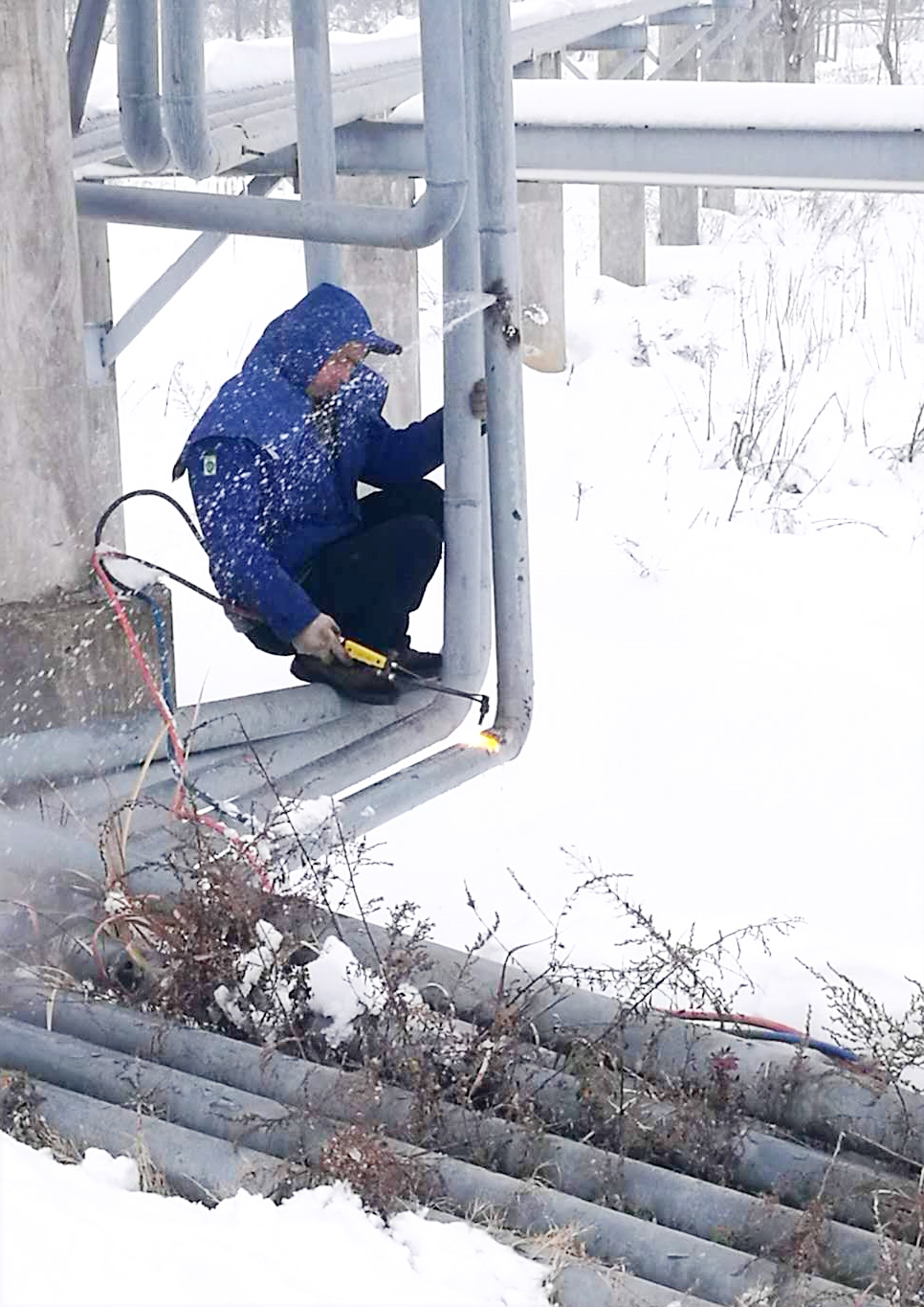 管道突擊維修 海晶王安雪手機(jī)作品