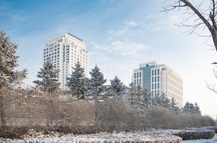 博源集團(tuán)總部員工清掃積雪