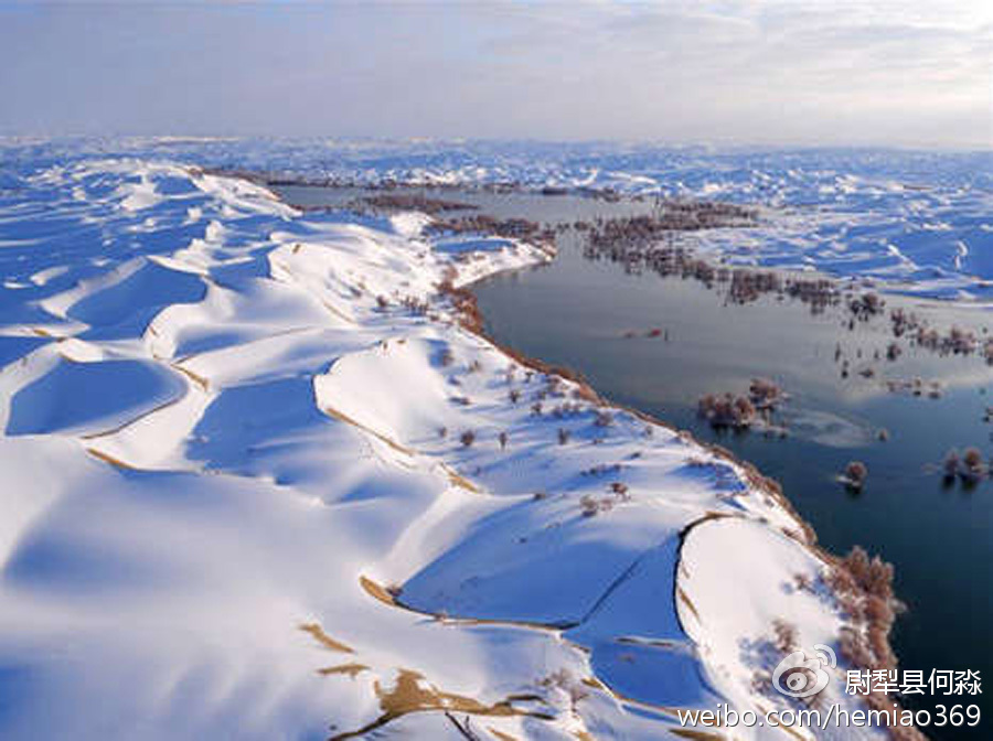 尉犁沙漠初雪惹人醉